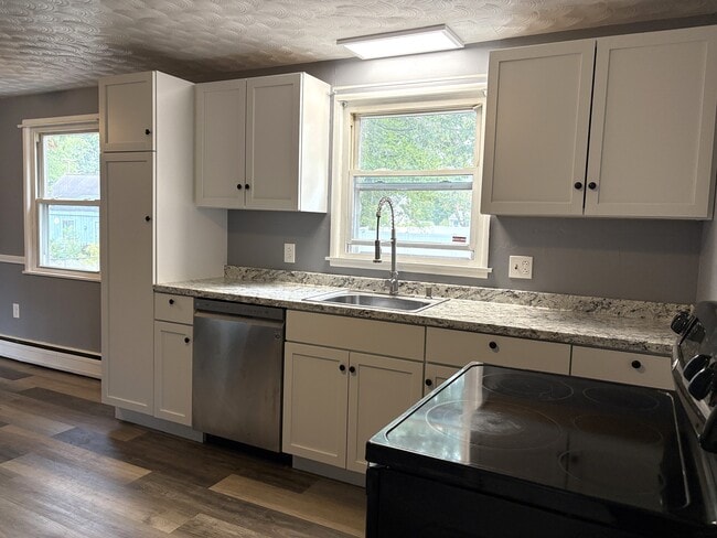 21 David St in Enfield, CT - Building Photo - Building Photo
