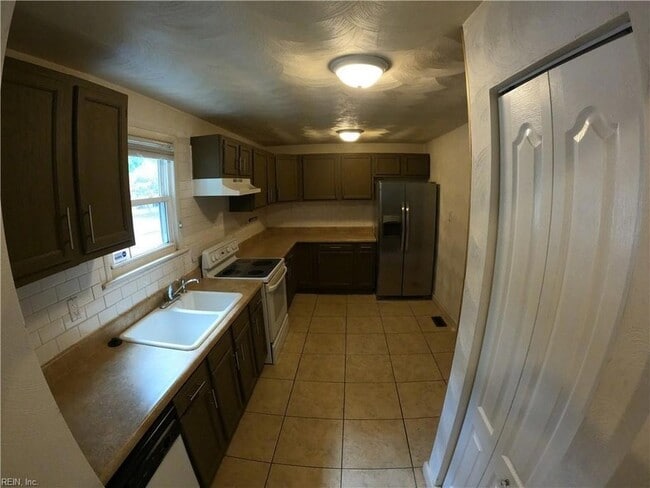 4000 Elkhorn Ave in Norfolk, VA - Foto de edificio - Building Photo