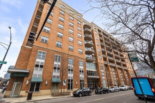 950 W Monroe St, Unit 817 in Chicago, IL - Building Photo