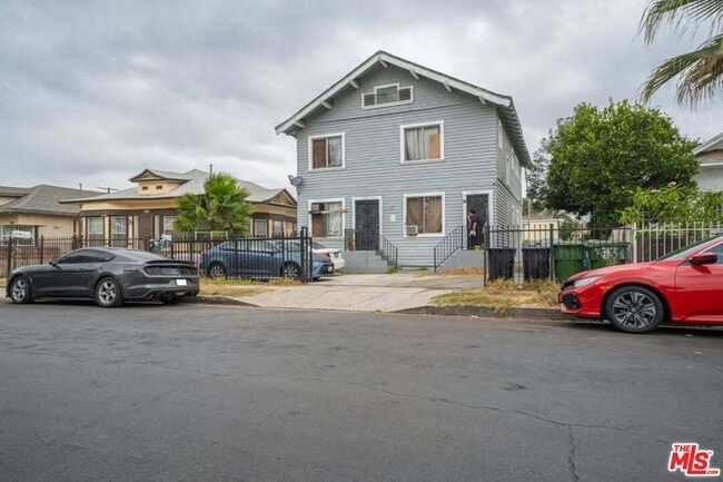 property at 433 E 41st Pl