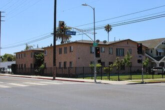 2460 Venice Blvd in Los Angeles, CA - Building Photo - Building Photo