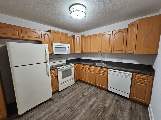 120 Sparrow Dr in Royal Palm Beach, FL - Foto de edificio - Building Photo