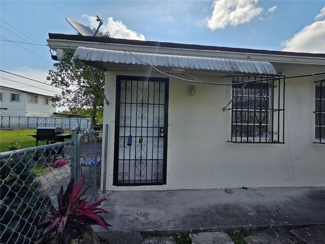 11035 SW 56th St in Miami, FL - Building Photo - Building Photo