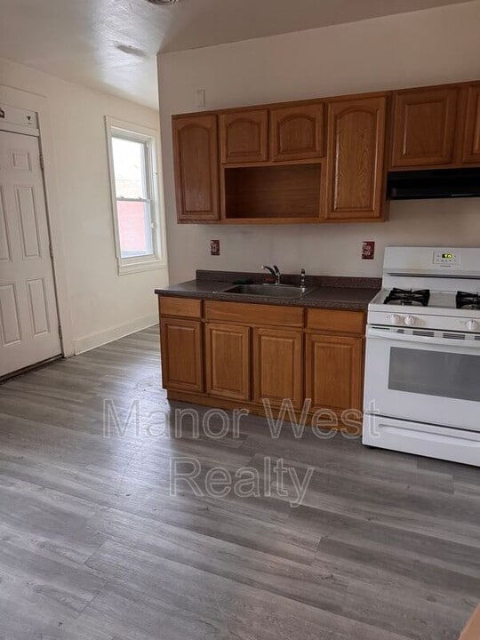 56 E College Ave in York, PA - Building Photo