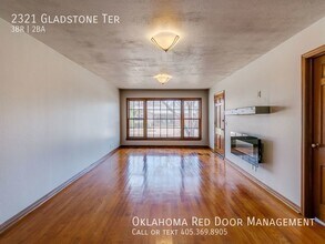 2321 Gladstone Terrace in The Village, OK - Building Photo - Building Photo