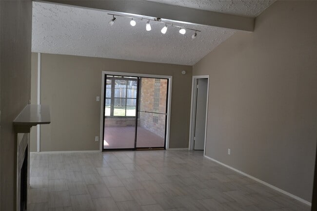 17014 Blue Mist Dr in Sugar Land, TX - Building Photo - Building Photo