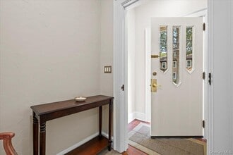 78 Violet Ave in Floral Park, NY - Building Photo - Building Photo