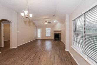 1820 Marlin Dr in Aubrey, TX - Foto de edificio - Building Photo