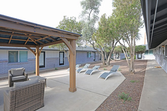 Madison Apartments in Phoenix, AZ - Building Photo - Building Photo