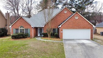 1040 Sunny Field Ct NE in Lawrenceville, GA - Building Photo