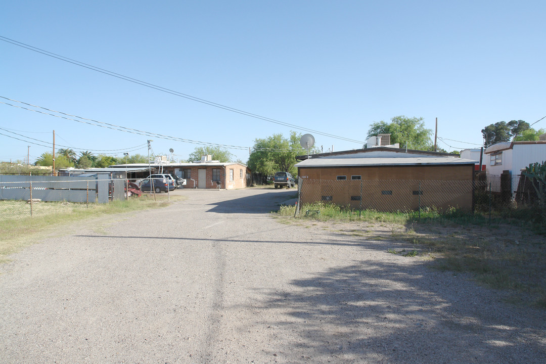 326 E Prince Rd in Tucson, AZ - Building Photo