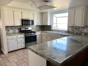 12553 Foxtail Ln in Victorville, CA - Foto de edificio - Building Photo