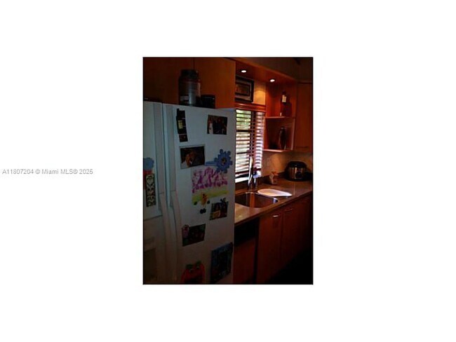 11327 SW 114th Ln Cir in Miami, FL - Building Photo - Building Photo