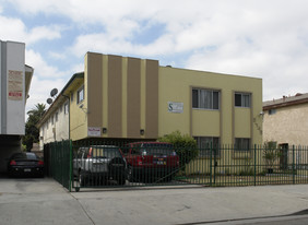 5746 Waring Ave in Los Angeles, CA - Foto de edificio - Building Photo