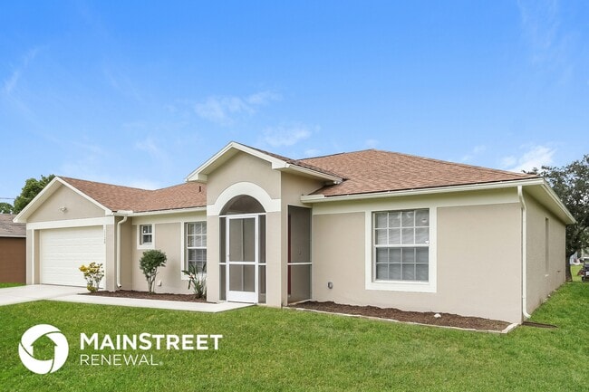 1120 Cariston Ave in Lehigh Acres, FL - Building Photo - Building Photo