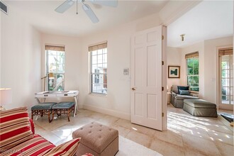157 Colonade Cir in Naples, FL - Foto de edificio - Building Photo