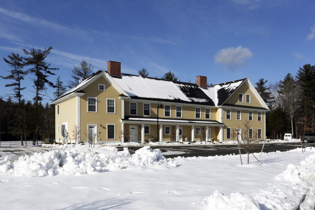 Hidden Pond Apartments in Amherst, NH - Building Photo