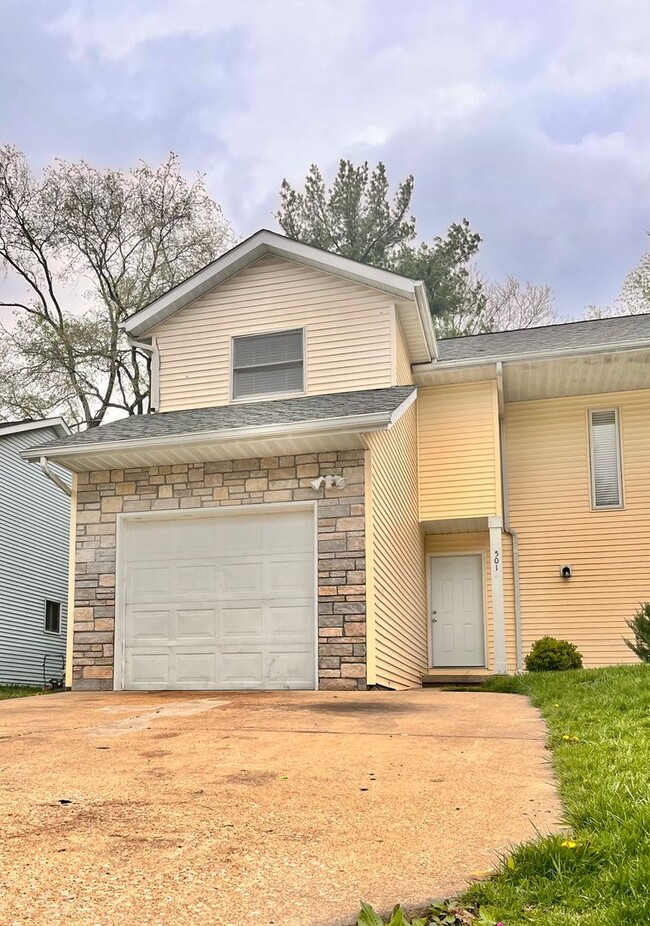 property at 501-503 S Village Ct