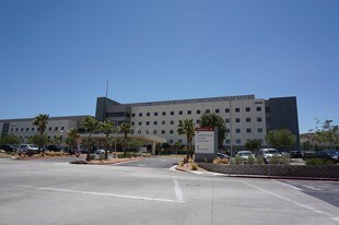 39011 10th St W in Palmdale, CA - Building Photo