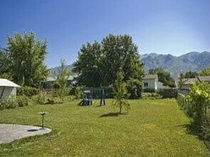 1156 Nayton Dr in Layton, UT - Foto de edificio - Building Photo