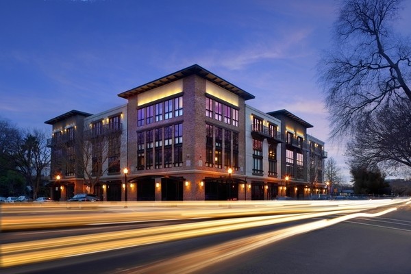 Governor's Corner in Sacramento, CA - Foto de edificio