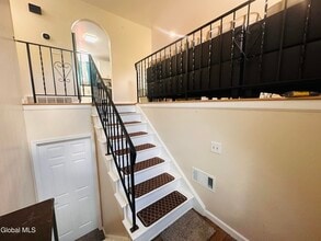 4 Thoroughbred Ln in Colonie, NY - Building Photo - Building Photo