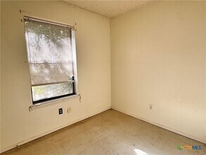 317 Yale St in San Marcos, TX - Building Photo - Building Photo