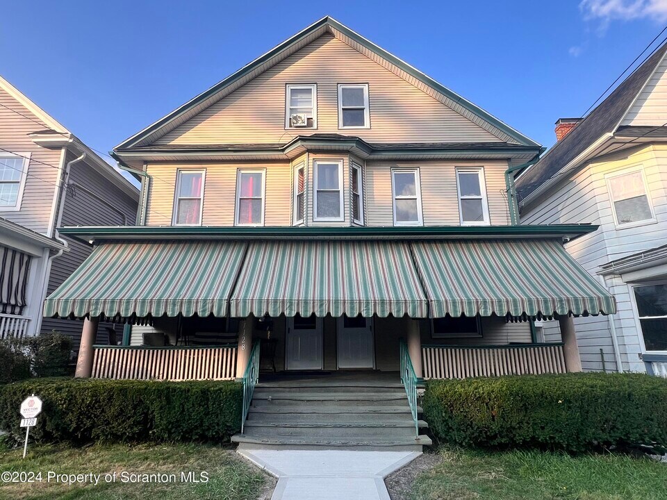 1126 St Ann St in Scranton, PA - Foto de edificio