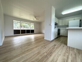 1816 Kaikunane Loop, Unit A in Honolulu, HI - Building Photo
