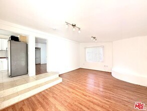 364 N San Vicente Blvd in West Hollywood, CA - Foto de edificio - Building Photo