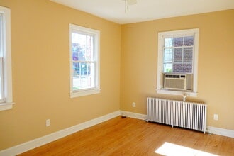 8413 Flower Ave in Takoma Park, MD - Foto de edificio - Building Photo