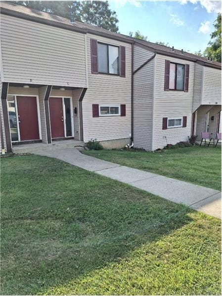 134 Orchard Dr in St. Clairsville, OH - Building Photo - Building Photo