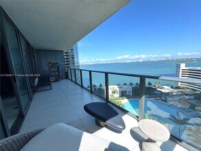 650 NE 32nd St, Unit 1401 in Miami, FL - Building Photo - Building Photo