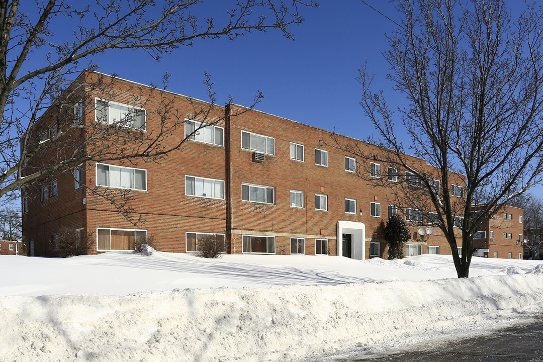 Chagrin Highlands Apartments in Highland Hills, OH - Building Photo