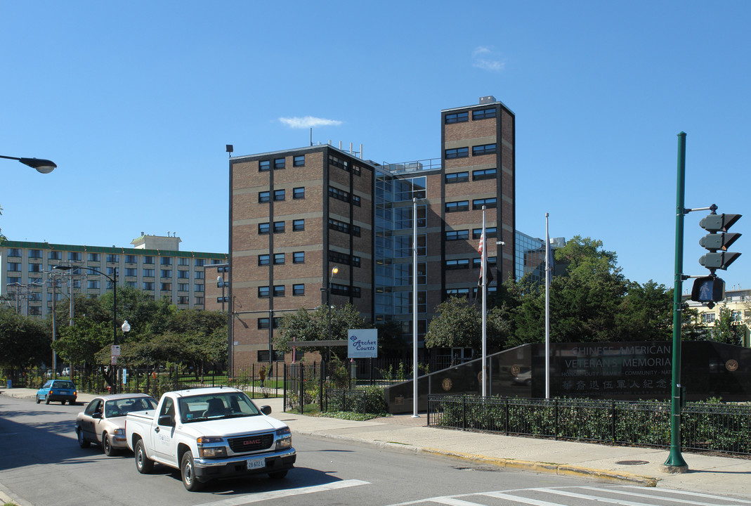 Archer Courts Apartments in Chicago, IL - Building Photo