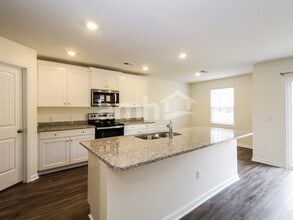 1393 John Swann St in Navassa, NC - Foto de edificio - Building Photo