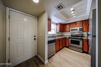 3435 W Danbury Dr in Phoenix, AZ - Building Photo - Building Photo