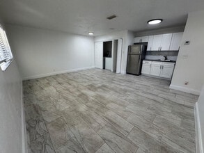 481 Banks Rd in Margate, FL - Building Photo - Building Photo