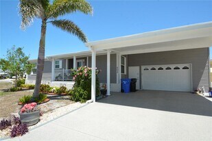 602 Carefree St in Venice, FL - Building Photo