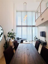 601 NE 36th St, Unit PH3305 in Miami, FL - Foto de edificio - Building Photo