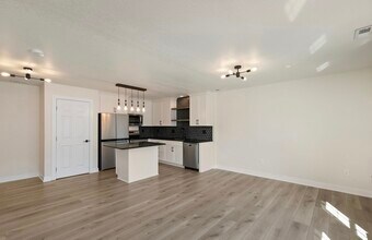 8302 Westown Pkwy in West Des Moines, IA - Building Photo - Building Photo