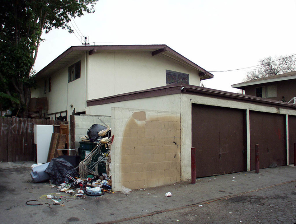 1609 Cedar St in Santa Ana, CA - Building Photo