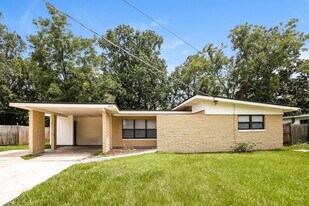 6904 Cherbourg Ave S in Jacksonville, FL - Building Photo