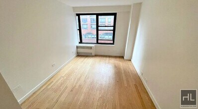 Fourth Avenue, Unit 9G in New York, NY - Building Photo - Building Photo