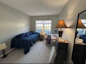 149 Lake Shore Rd, Unit 2 in Boston, MA - Building Photo - Building Photo