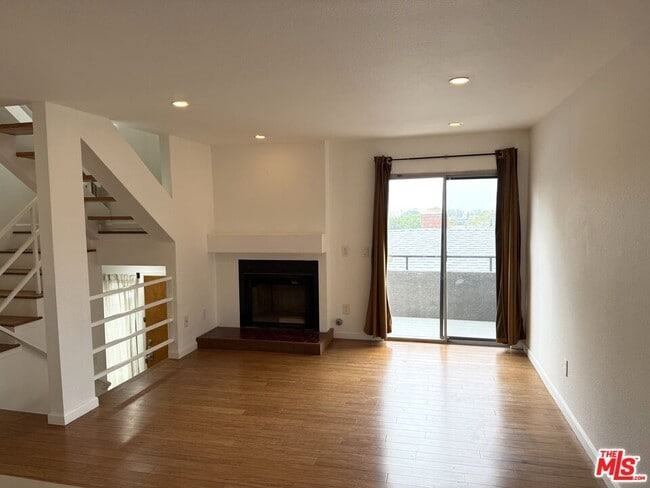 1083 1/2 W Kensington Rd in Los Angeles, CA - Building Photo - Building Photo