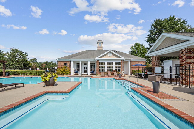 Centerville Manor Apartments in Virginia Beach, VA - Foto de edificio - Building Photo