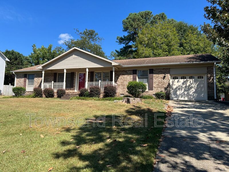 6204 Lakehaven Dr in Fayetteville, NC - Foto de edificio