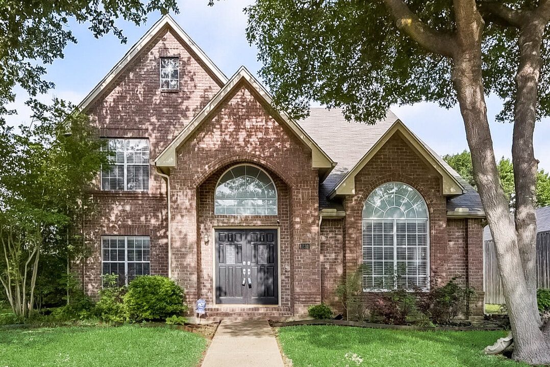 4231 Crestedge Ln in Carrollton, TX - Building Photo