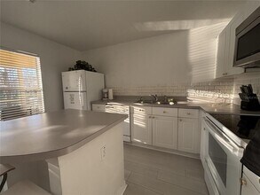 2833 Club Cortile Cir in Kissimmee, FL - Building Photo - Building Photo